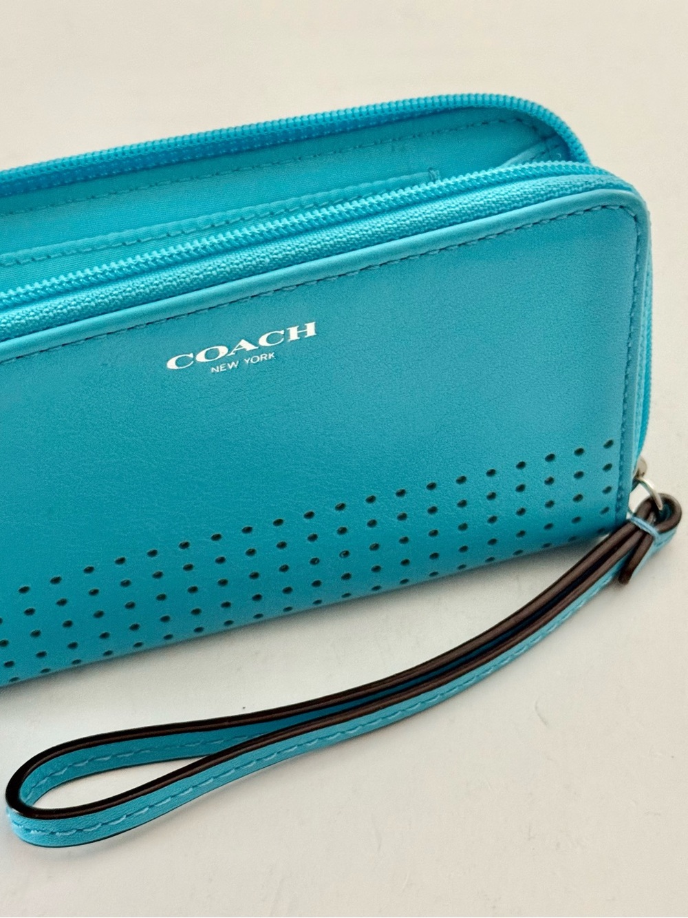 COACH TURQUOISE LEATHER WRISTLET/WALLET